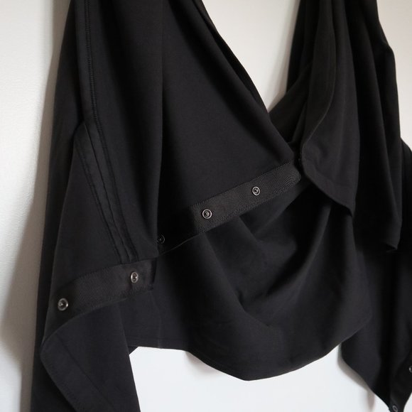 Lululemon Black Multi-Way Customizable Vinyasa Snap Scarf with Arm Holes - Picture 2 of 7